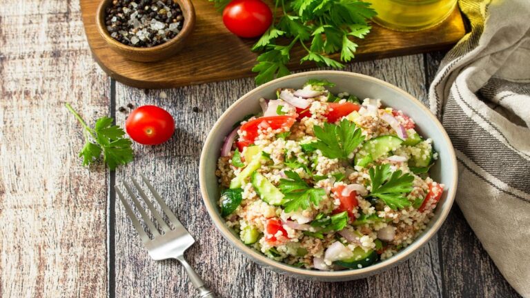 طرز تهیه سالاد تبوله با کینوا
